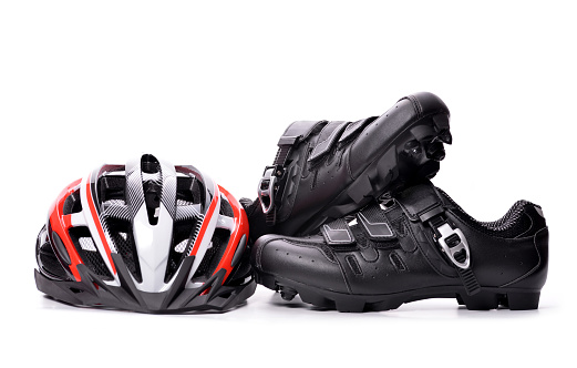 WHICH MOUNTAIN BIKE SHOES TO BUY