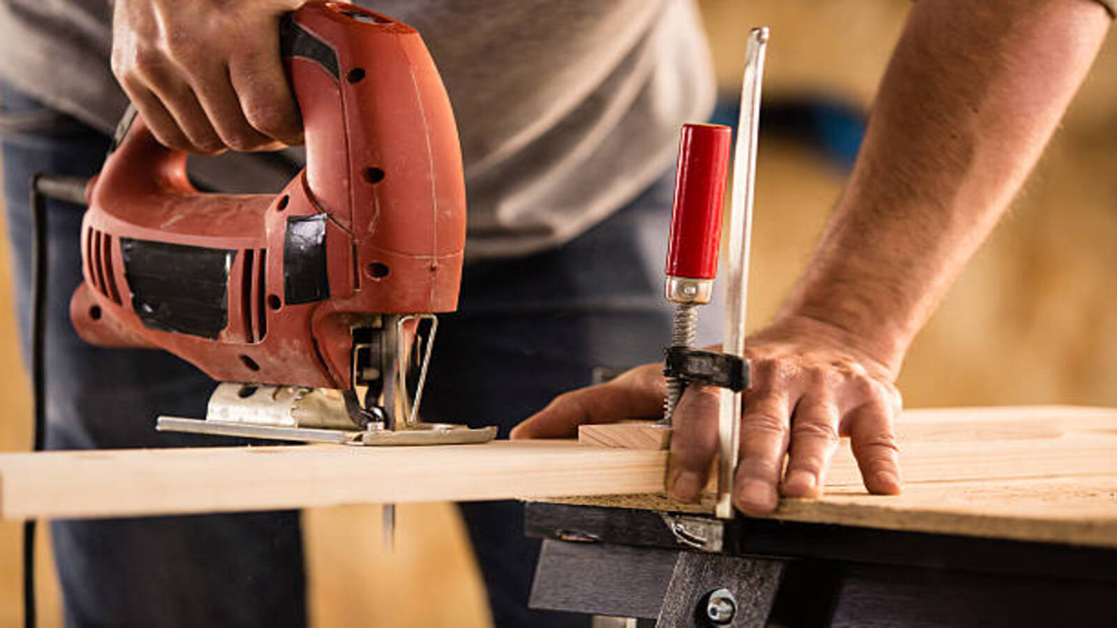 How to Use and Maintain an Electric Jig Saw