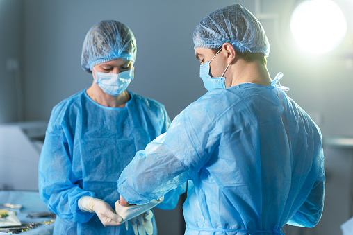 The Latest Innovations in Disposable Surgical Gowns to Keep Healthcare Professionals Safe