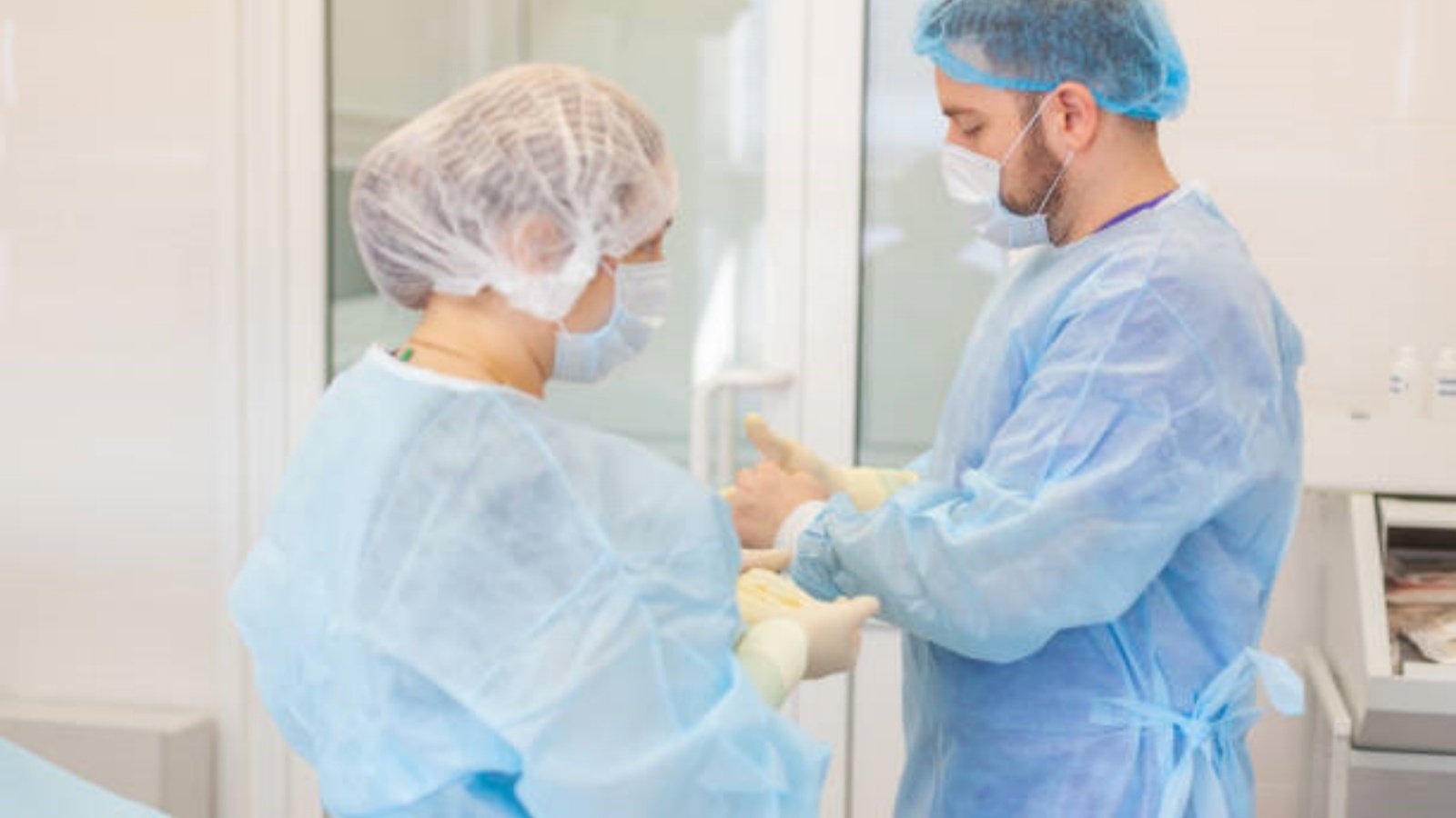 The Importance of Surgical Isolation Gowns in Healthcare Settings