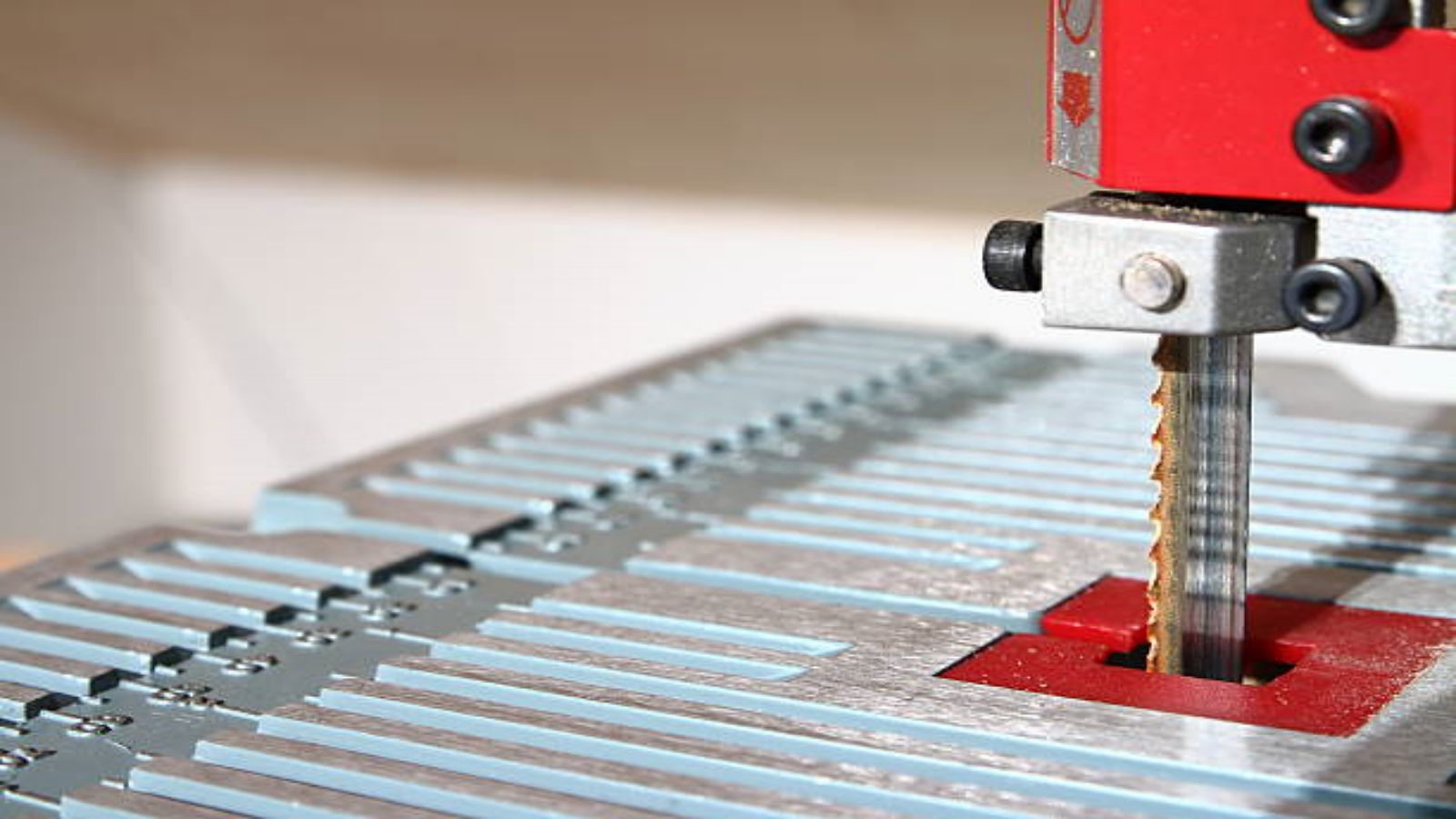 The Benefits of Using a Metal Stud Machine for Construction Projects