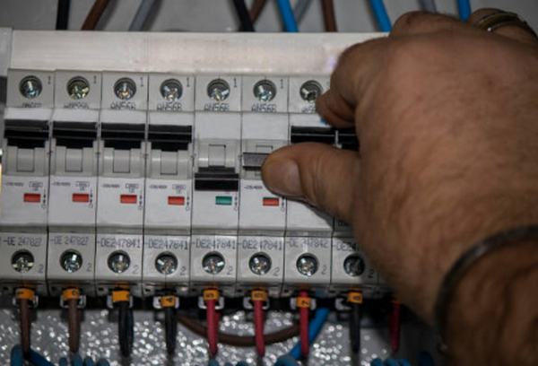 Ultimate Guide to 10 Amp Circuit Breakers: Usage and Selection