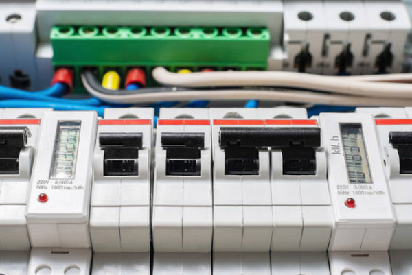 Ultimate Guide to 10 Amp Circuit Breakers: Usage and Selection