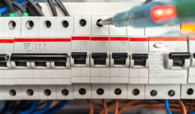 Ultimate Guide to 10 Amp Circuit Breakers: Usage and Selection