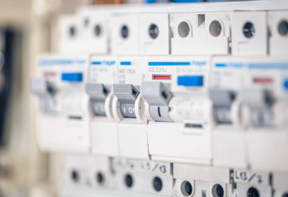 Choose a New Circuit Breaker: Foolproof Guide for Beginners