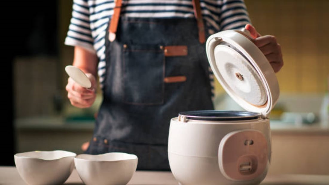 Mini Electric Pot: A Convenient Appliance for Busy Individuals