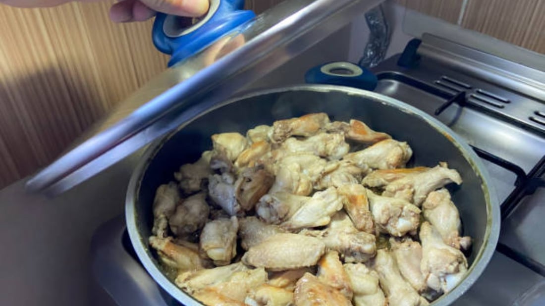 The Benefits of Using a 12 Inch Non Stick Frying Pan with Lid