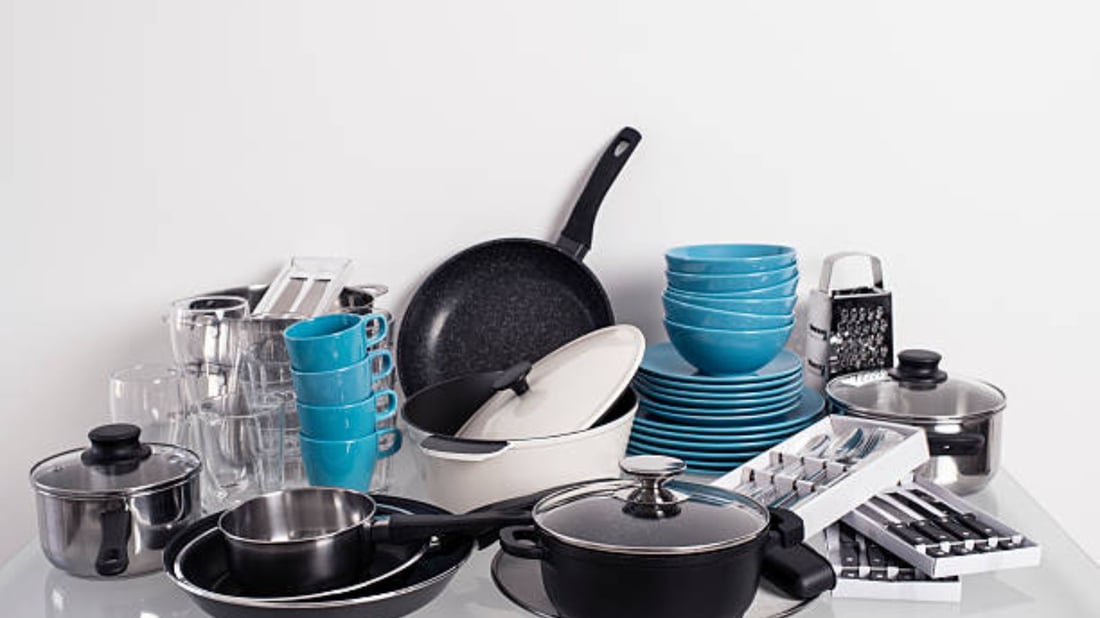 Small Electric Frying Pan with Lid: A Must-Have Kitchen Appliance