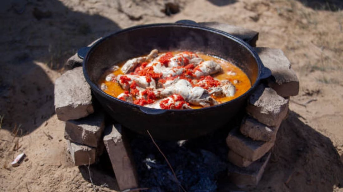The Ultimate Guide to Cast Iron Double Dutch Ovens