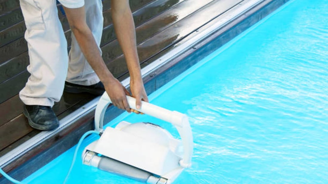 The Ultimate Guide to Swimming Pool Robot Vacuums