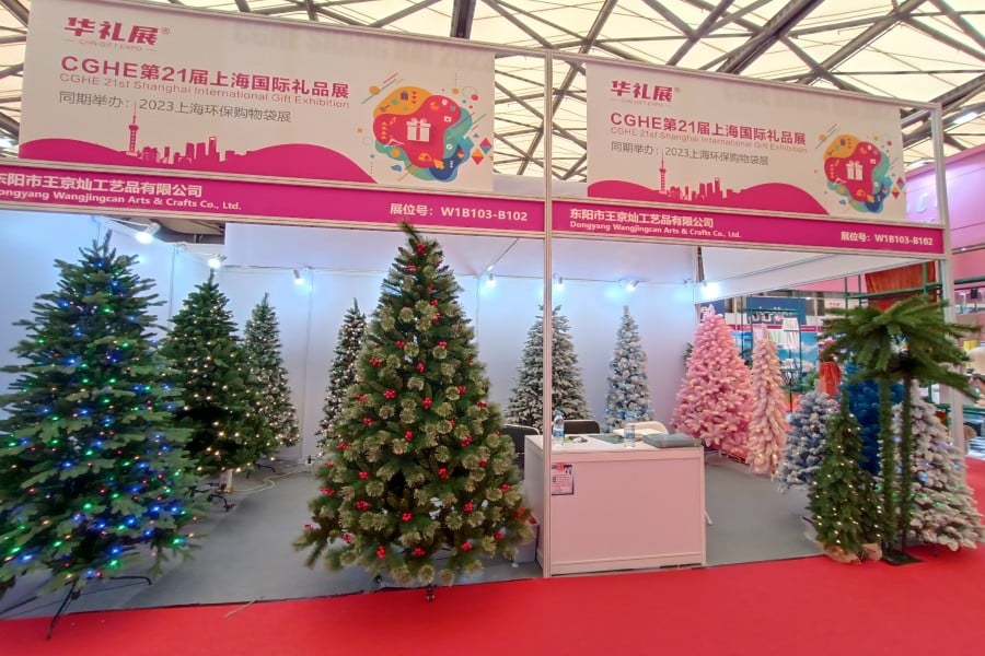 Success Story: Our Christmas Trees Were Liked By Many Foreign Customers at The Exhibition