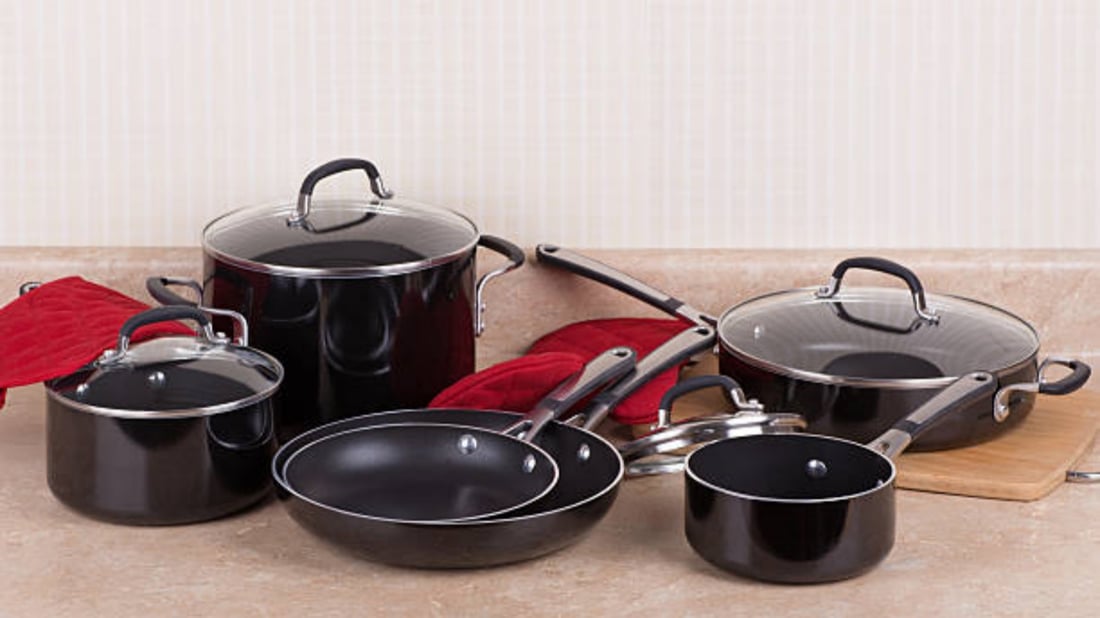 The Benefits of Using a Ceramic Cast Iron Cookware Set