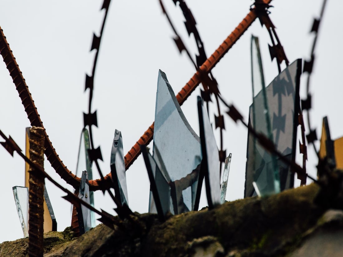 Razor Wire vs Barb Wire: Which is the Better Option for Security?