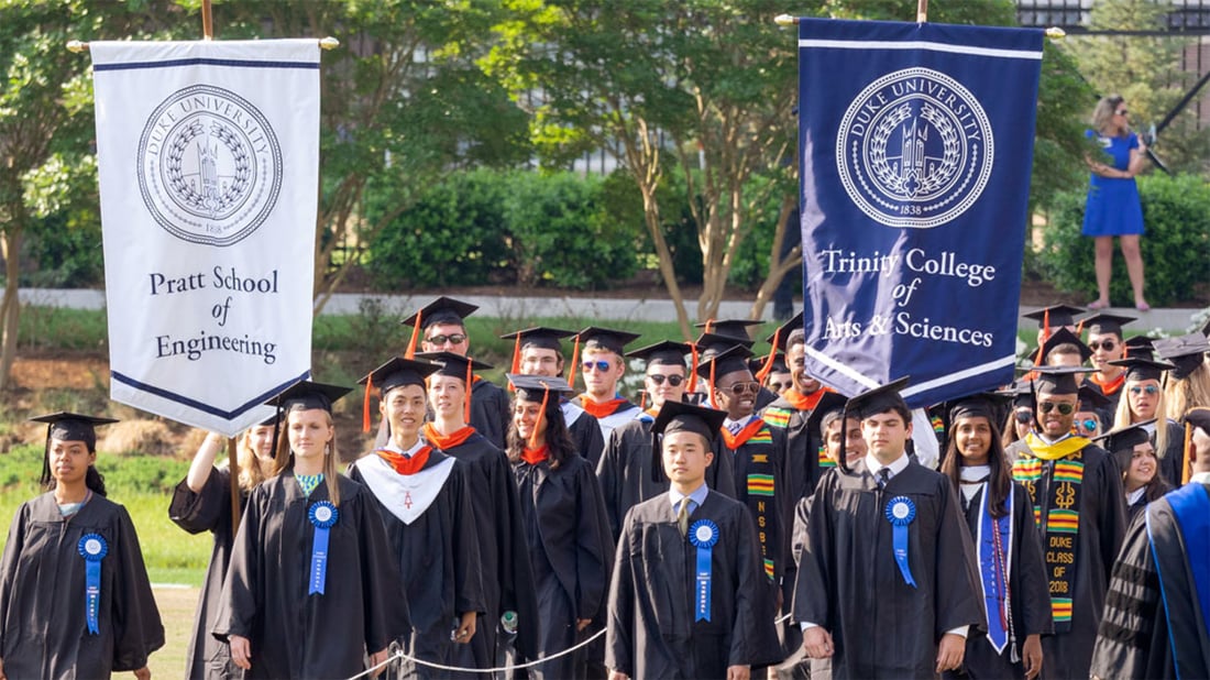 Banderas de graduación: Celebrando los logros académicos con estilo