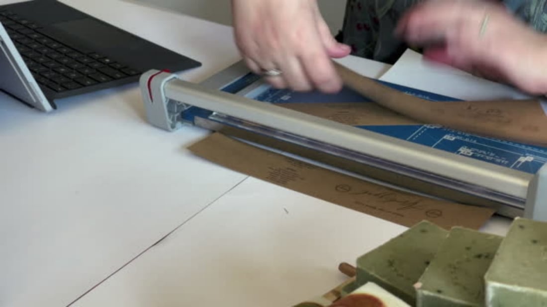The Benefits and Uses of a Mechanical Paper Cutter