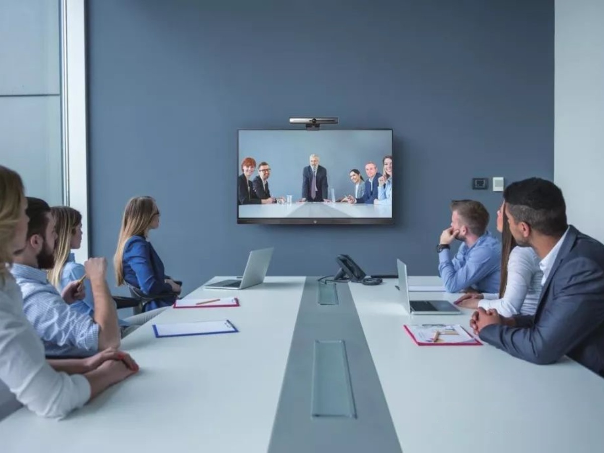 How a Smart Board for Business Can Boost Productivity and Collaboration