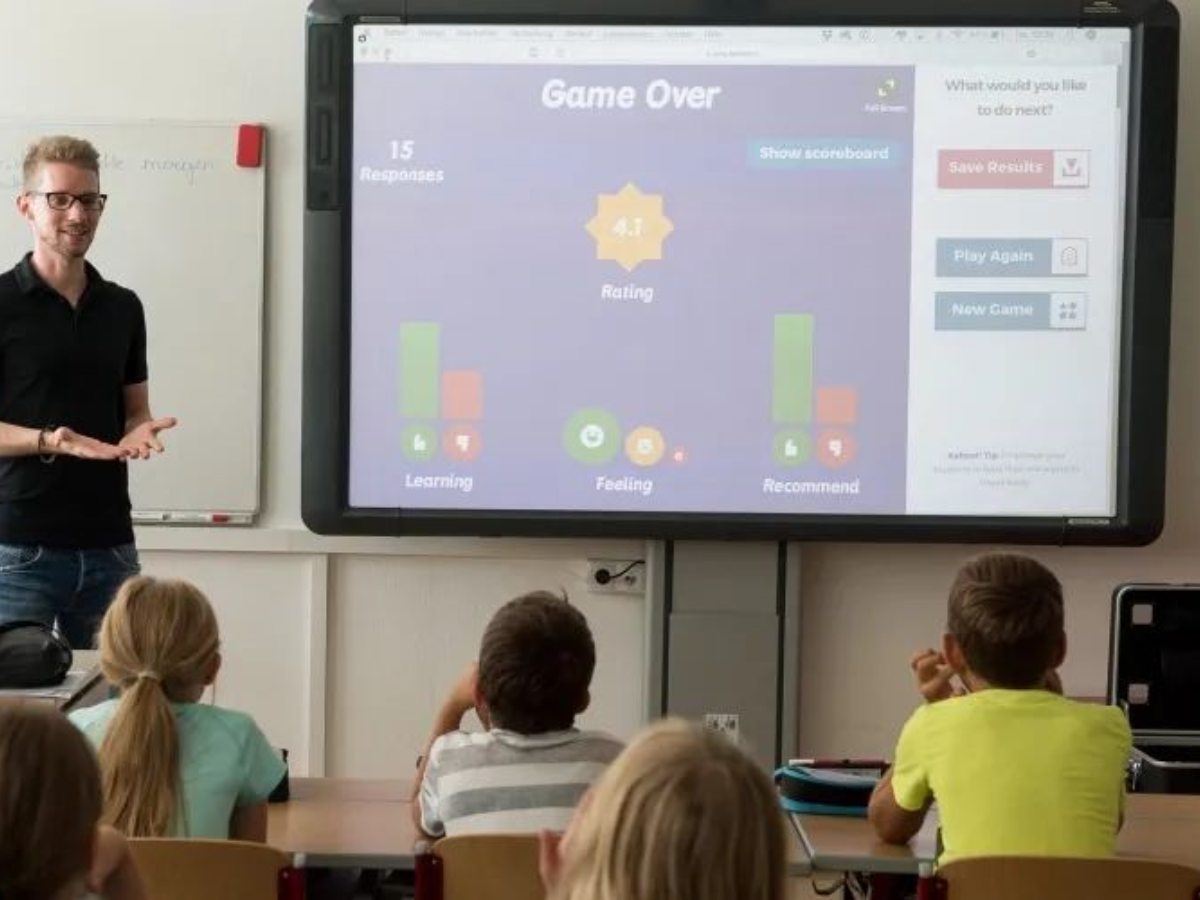 Enhancing Learning with Classroom Smart Boards