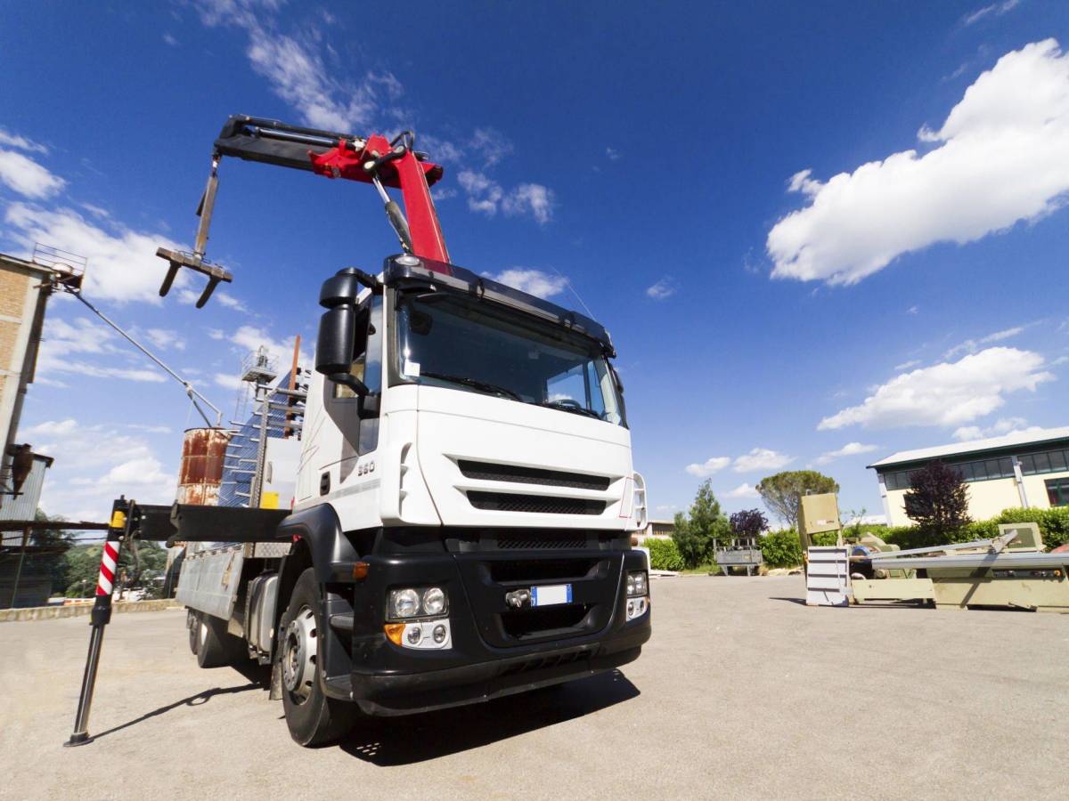 Construction Crane Truck: A Versatile Vehicle for Heavy Lifting