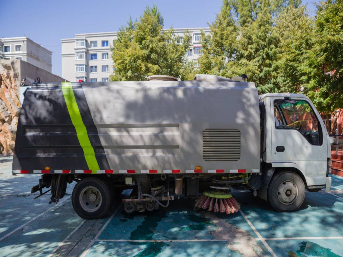 Sweeping Truck: The Ultimate Tool for Efficient Street Cleaning