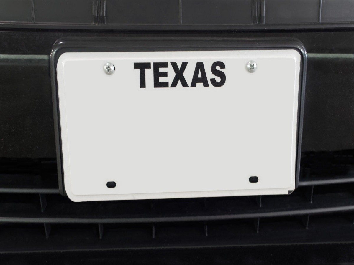 Choosing the Perfect Black License Plate Frames for Your Vehicle