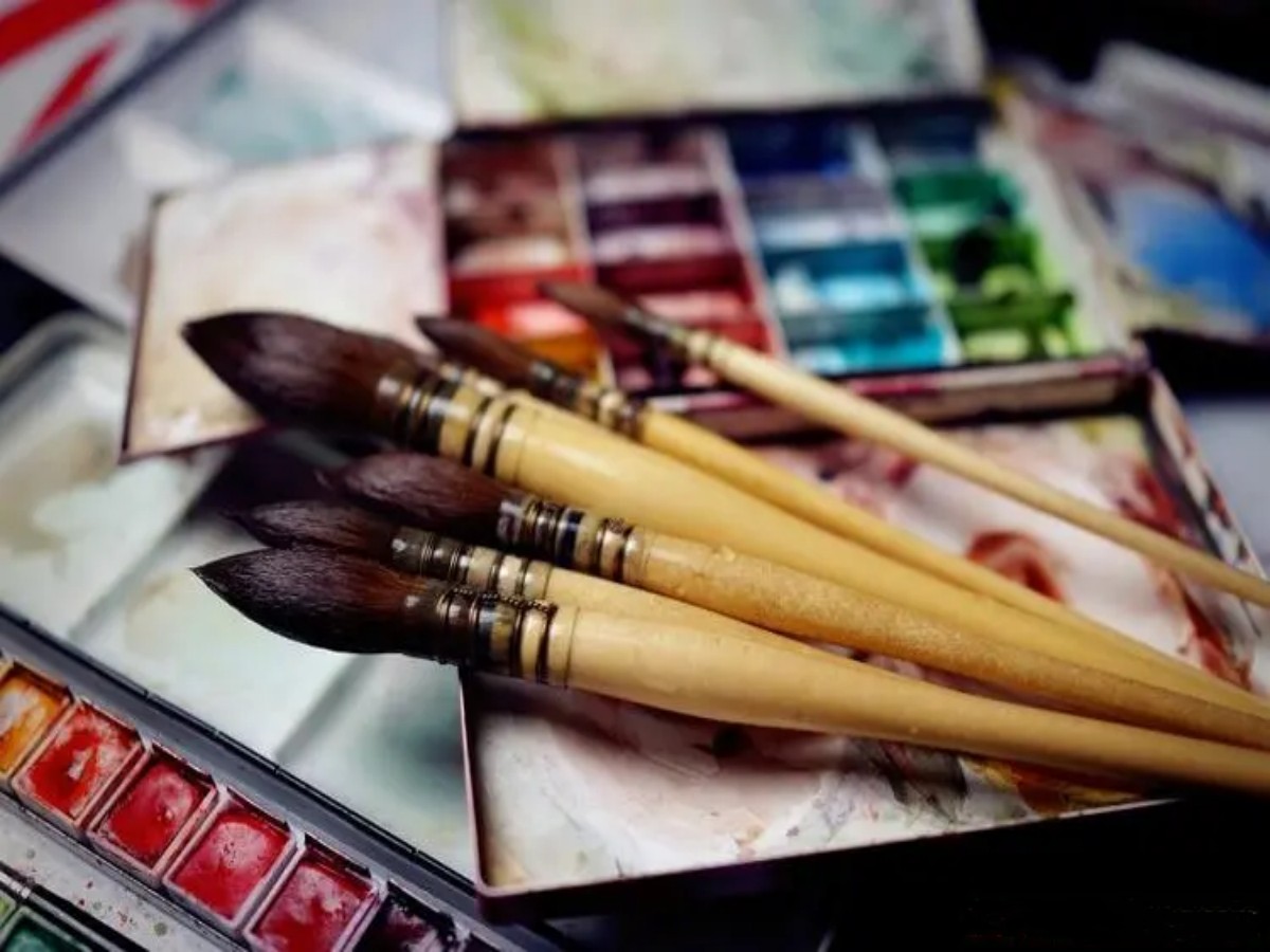 A Comprehensive Guide to Choosing the Right Watercolor Brush for Your Artistic Needs