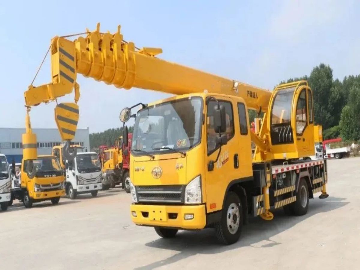8-ton crane truck
