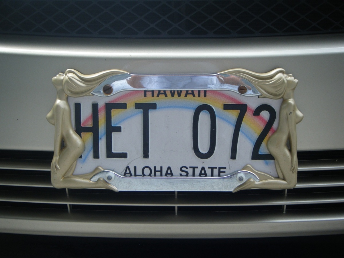 Choosing the Perfect License Plate Frames for Your Vehicle