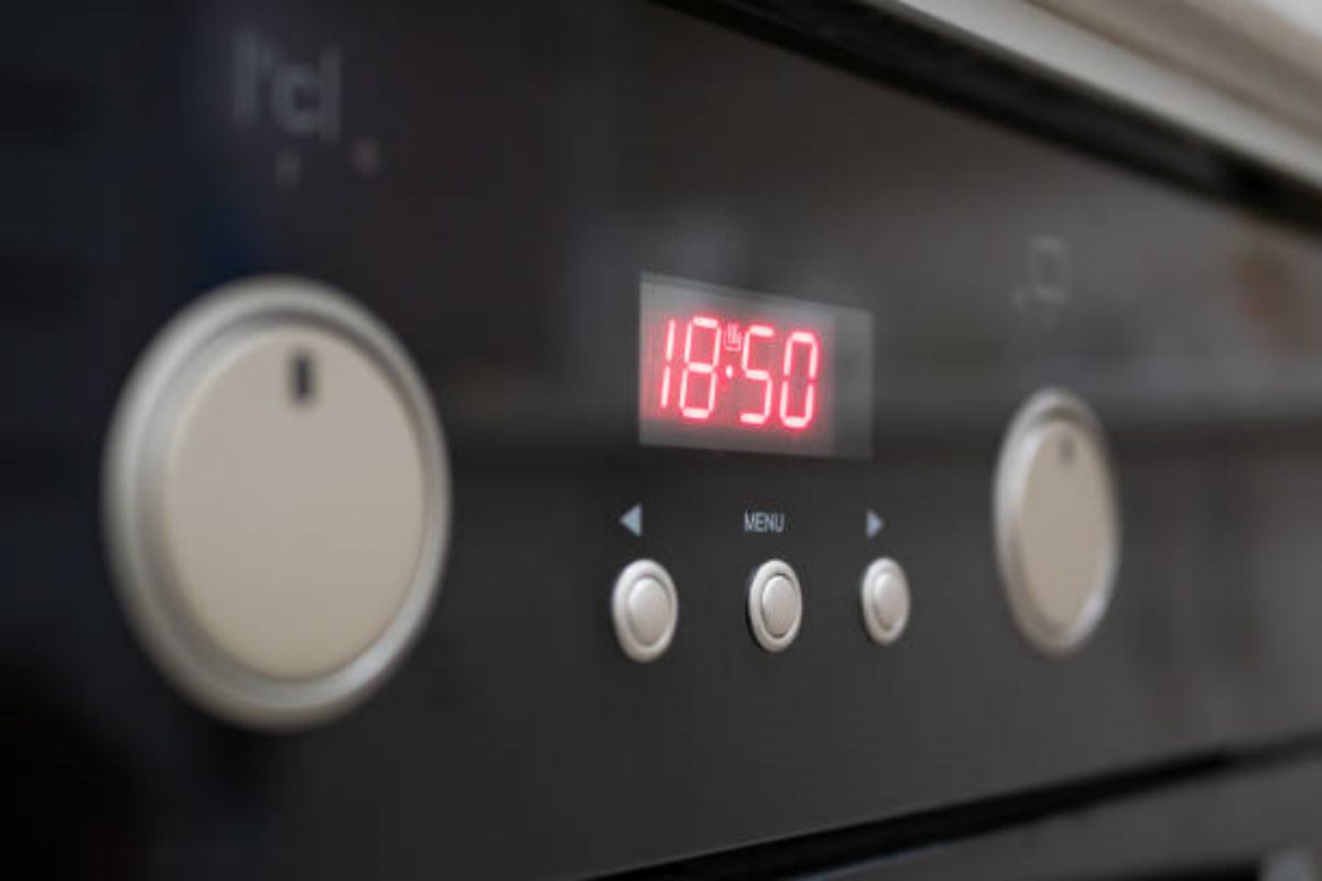 What to Do When Your Oven Indicator Light Won't Turn Off