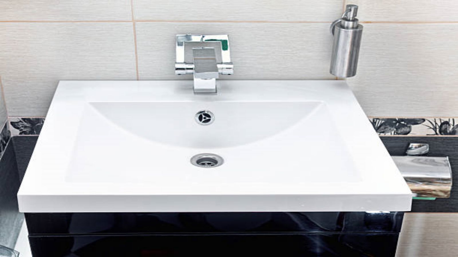 The Ultimate Guide to Wash Basins with Stands: A Perfect Addition to Your Bathroom