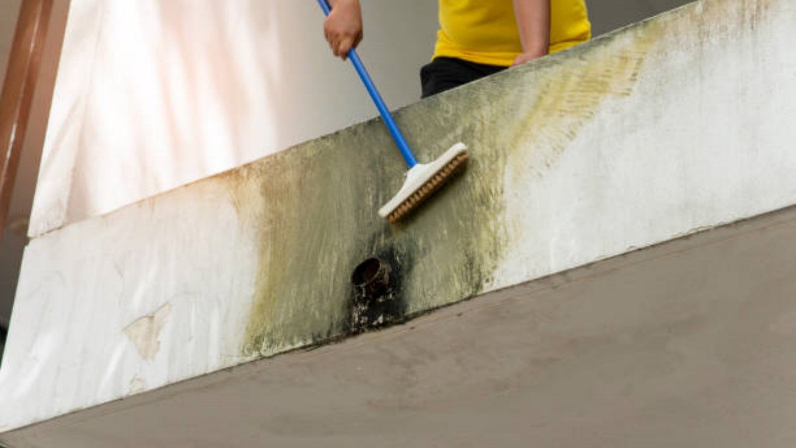 The Benefits of Using a Polyurethane Scraper for Concrete Surfaces