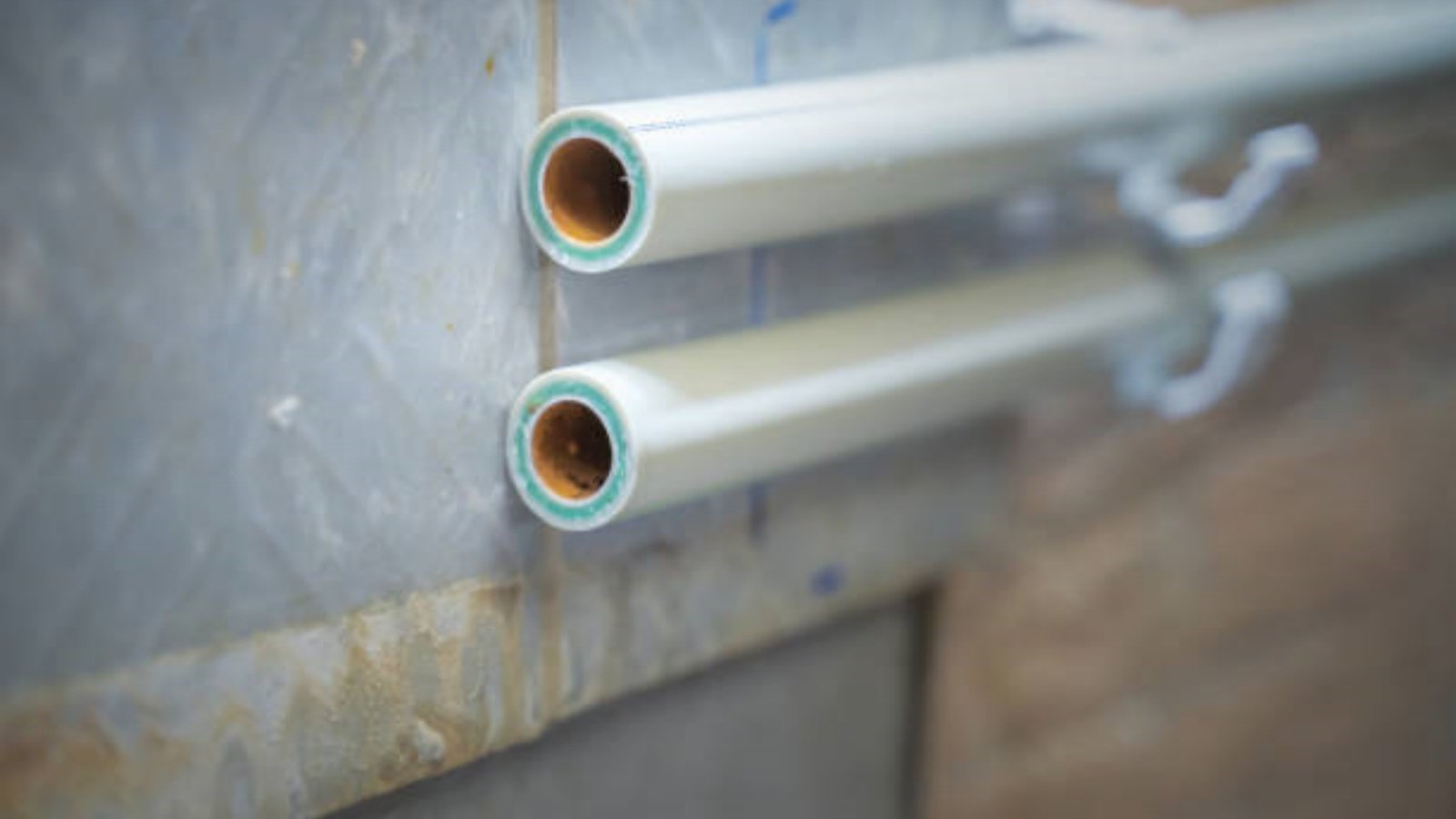 What is the Difference Between Pipe Lining and Pipe Coating?