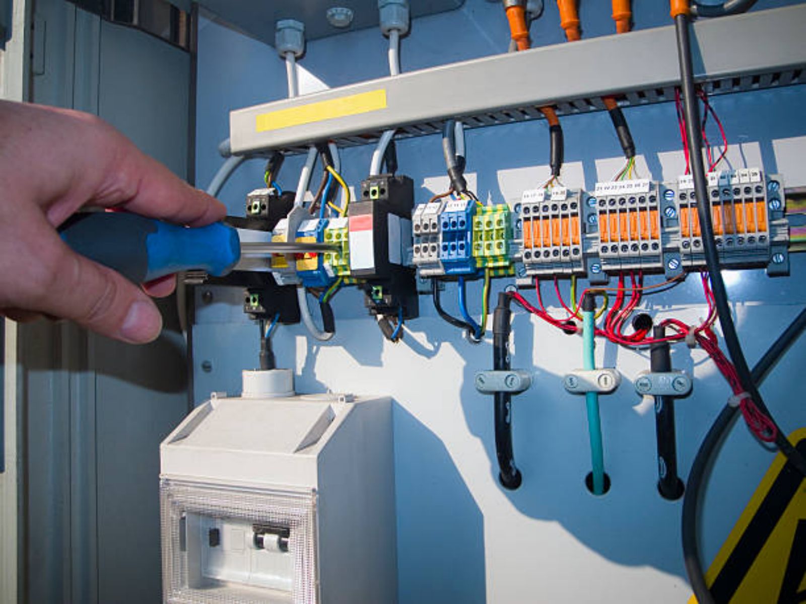 Everything You Need to Know About High Current Contactors