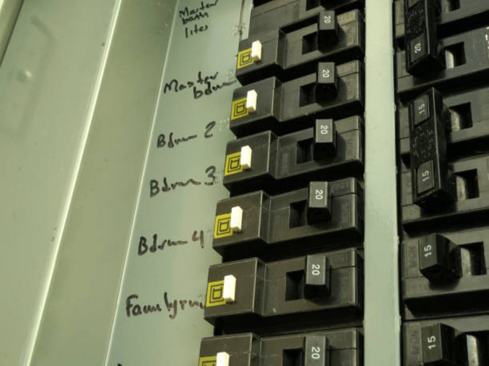 DC Circuit Breakers for Solar Panels: Everything You Need to Know