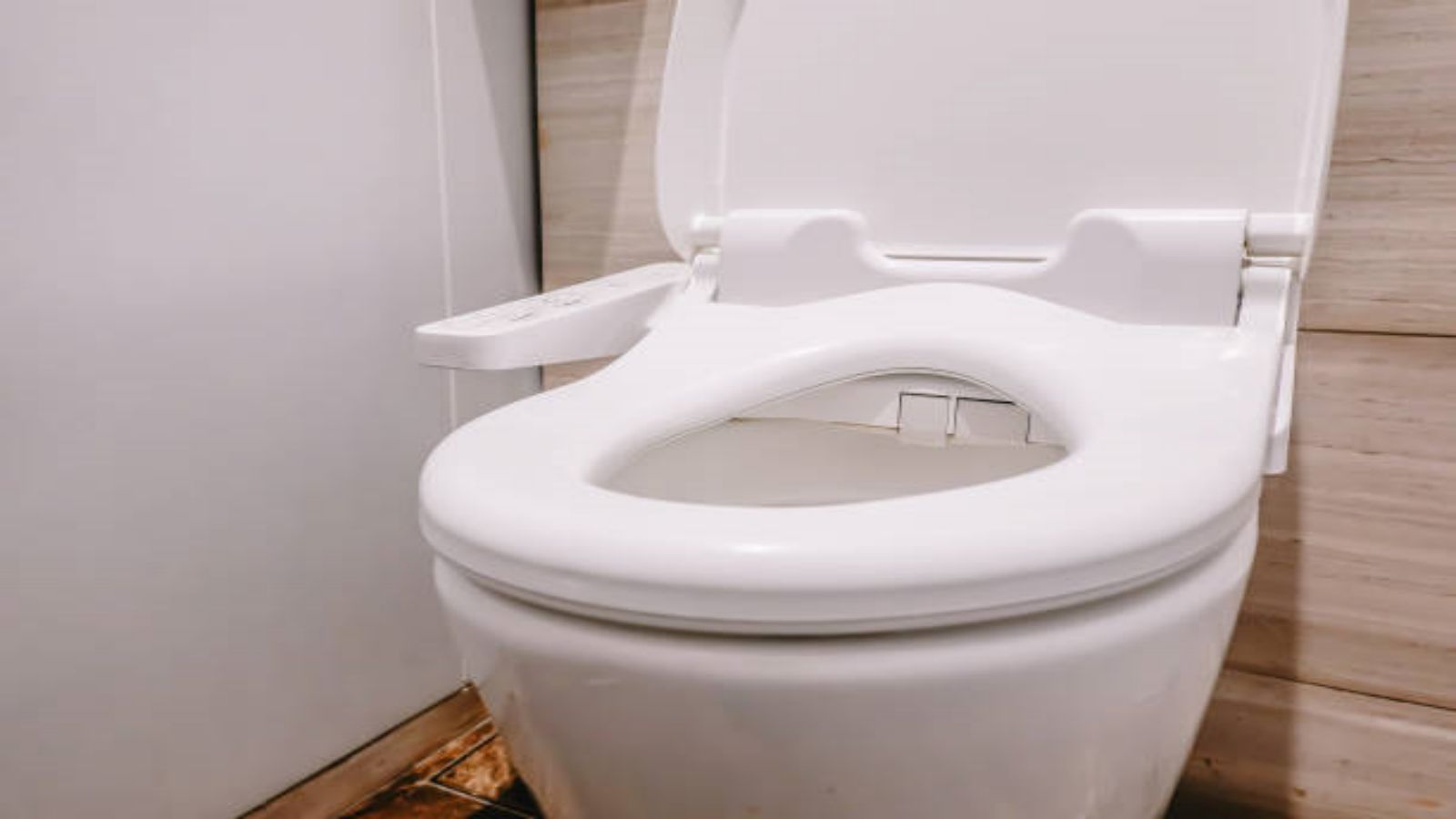 The Benefits of an Elongated Toilet Seat with Quiet Close