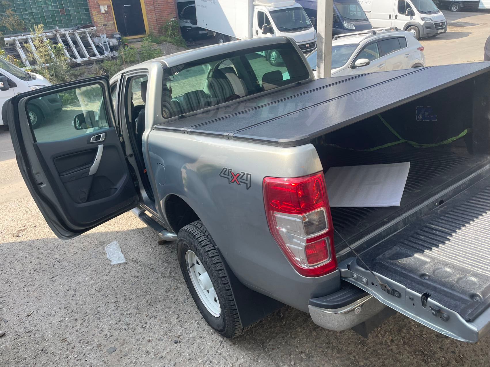 Hard tri Fold Cover for Ford Ranger xlt