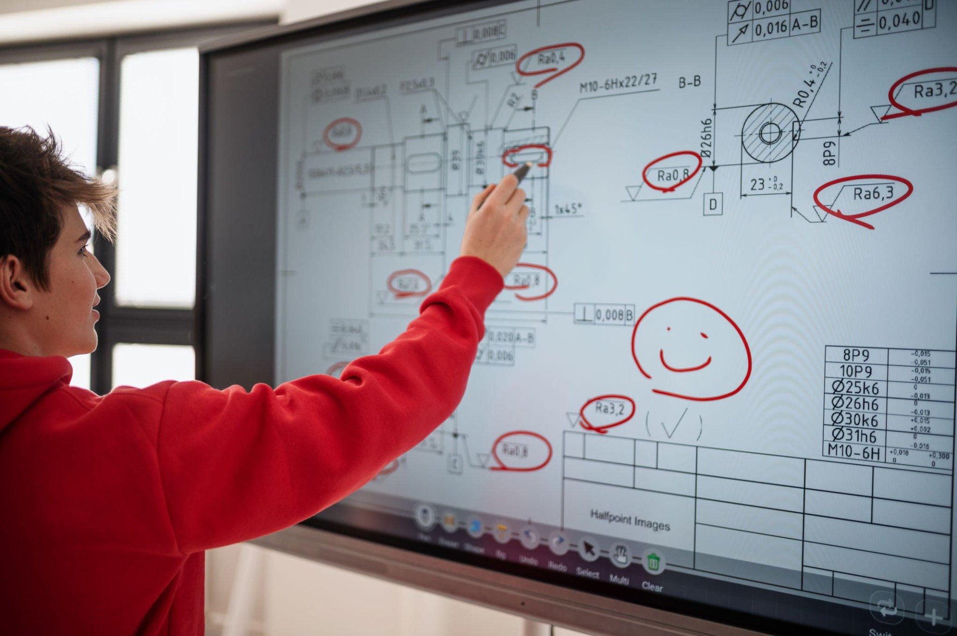 Smart Board Interactive Display: Revolutionizing Education and Collaboration