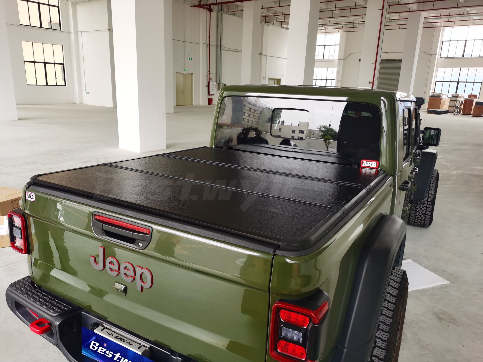 Hard Folding Tonneau Cover For Jeep Gladiator