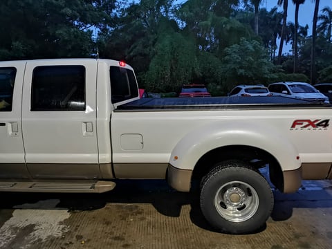 The Benefits of Electric Tonneau Covers: Comfort, Convenience and Protection for Your Pickup Truck