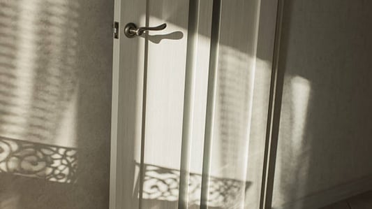 Creative White Screen Door Home Decor Ideas to Refresh Your Living Space