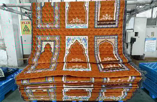Foldable vs. Rollable Prayer Mats Which One is Right for You?