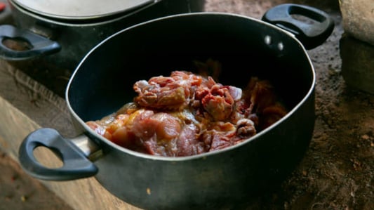 The Dutch Oven with Handle - A Complete Guide