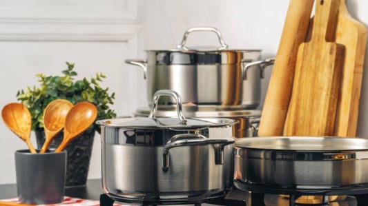 Discover the Benefits of Using an Iron Cast Cookware Set for Your Kitchen