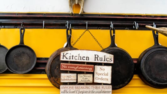 The Ultimate Comparison Between Non-Stick and Cast Iron Pots, Which One is More Suitable for You?