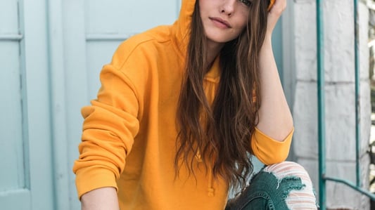 What Pants to Wear with Baggy Hoodie