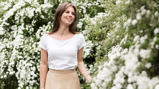 Knitted T-Shirts vs. Cotton Tees: Which One Wins for Comfort?