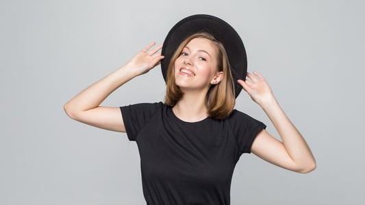 What Makes a Good Women’s Knitted T-Shirt? A Guide to Fabrics & Fit
