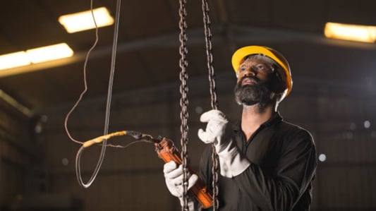 Полное руководство по электрическим цепным тали с тележкой: характеристики, преимущества и области применения.