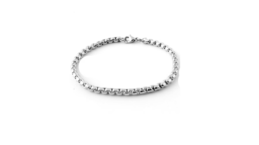 Titanium Alloy Square Pearl Chain Bracelet: An Elegant Piece of Jewelry