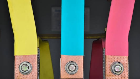 Prevención de la humedad en las carcasas de barras colectoras: estrategias esenciales para sistemas eléctricos confiables