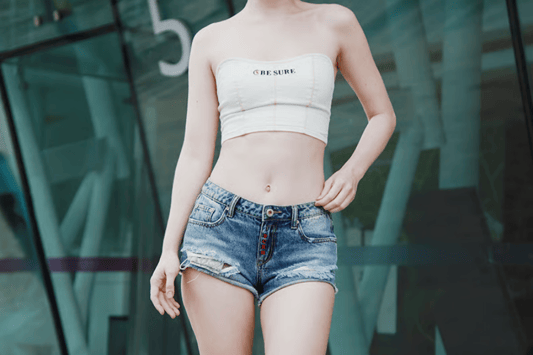 The Ultimate Guide to the Simple White Corset: Style, History, and Versatility